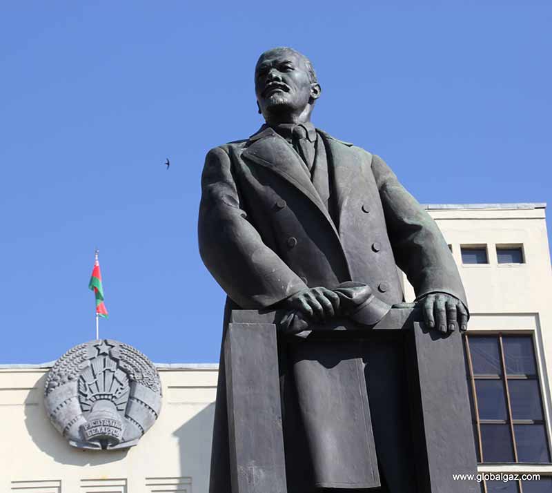 Lenin still stands guard over Minsk
