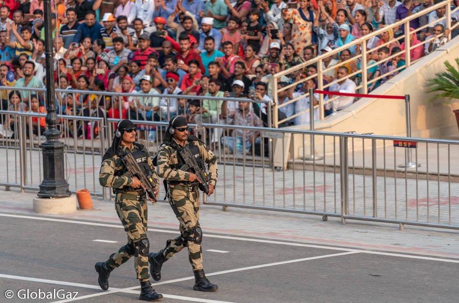 indian special forces at the wagah border crossing