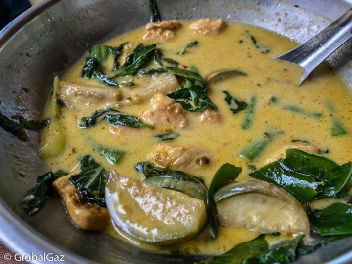 green curry chicken at cococape resort koh mak