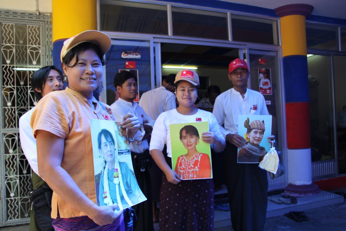 Aung San Suu Kyi supporters